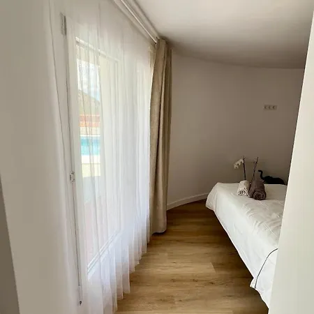 Vistas Maryvilla Vistas A La Piscina شقة كاليبي