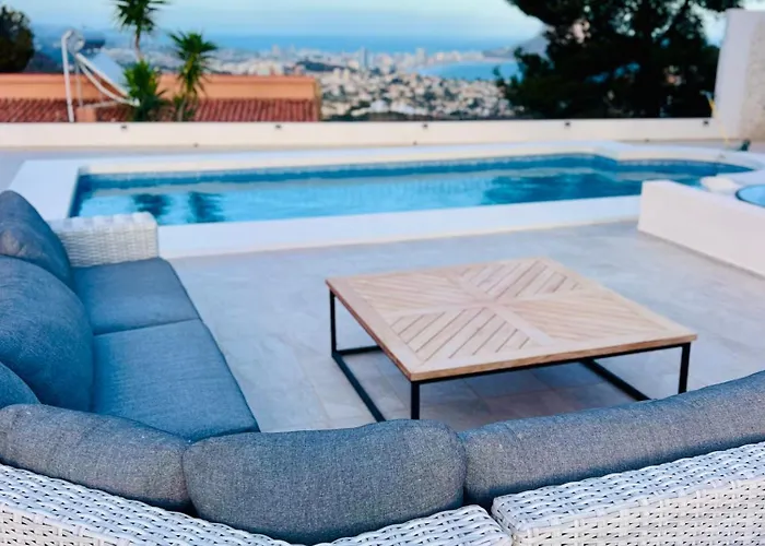 Vistas Maryvilla Vistas A La Piscina Κάλπε